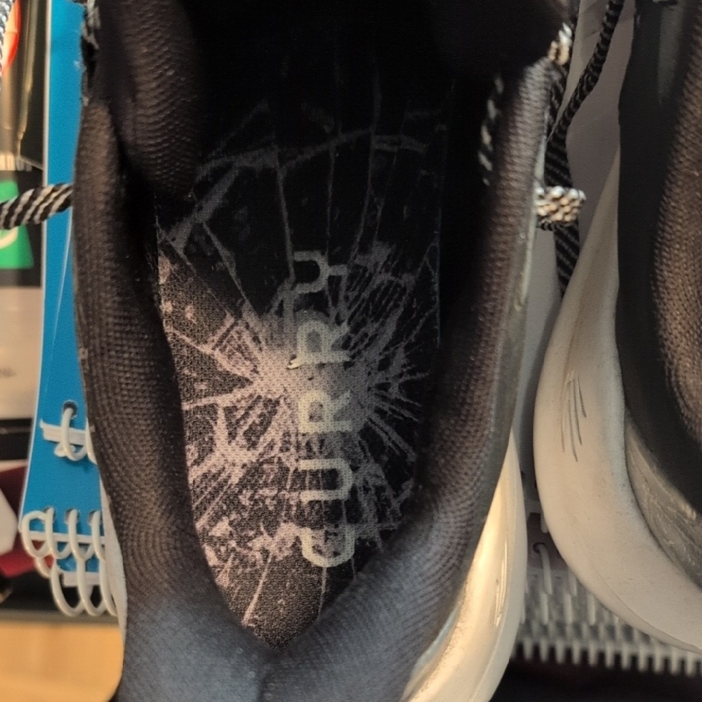 Steph Curry Under Armour Basketball Sneakers - Picture 4 of 5